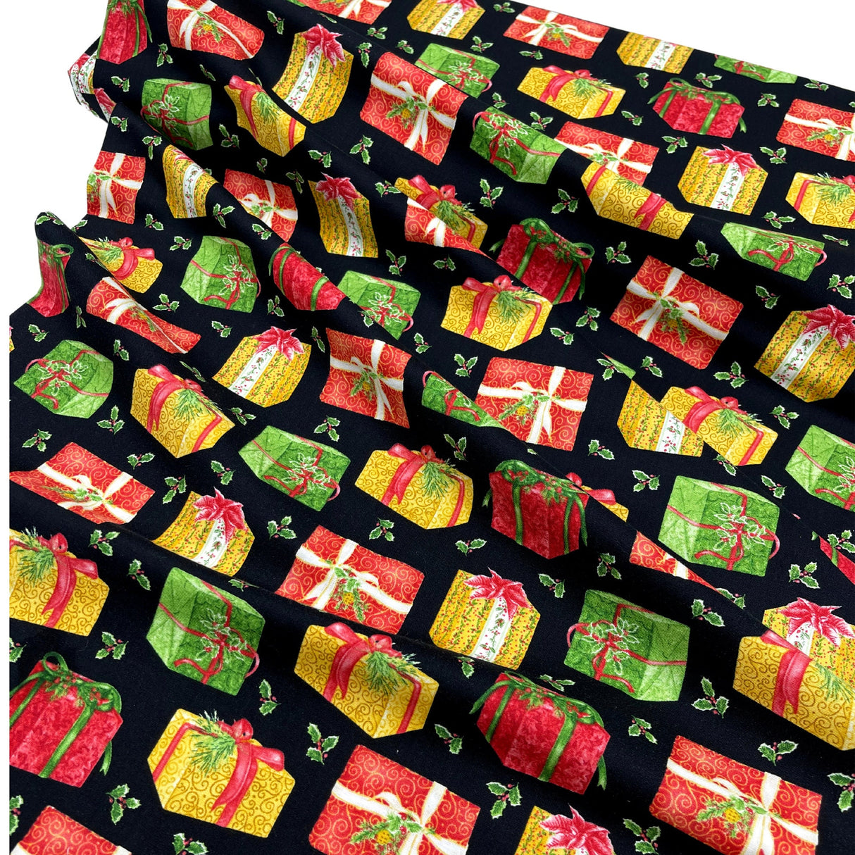 Christmas Elegance fabric 100% Cotton Quilting fabric Henry Glass HG9932-99