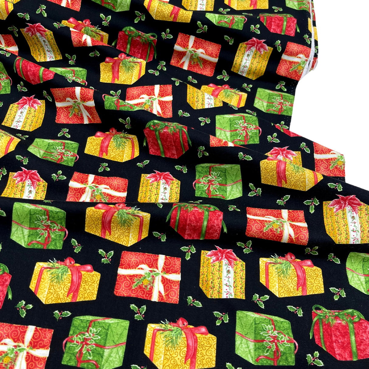 Christmas Elegance fabric 100% Cotton Quilting fabric Henry Glass HG9932-99