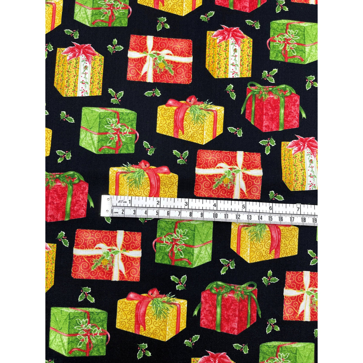 Christmas Elegance fabric 100% Cotton Quilting fabric Henry Glass HG9932-99