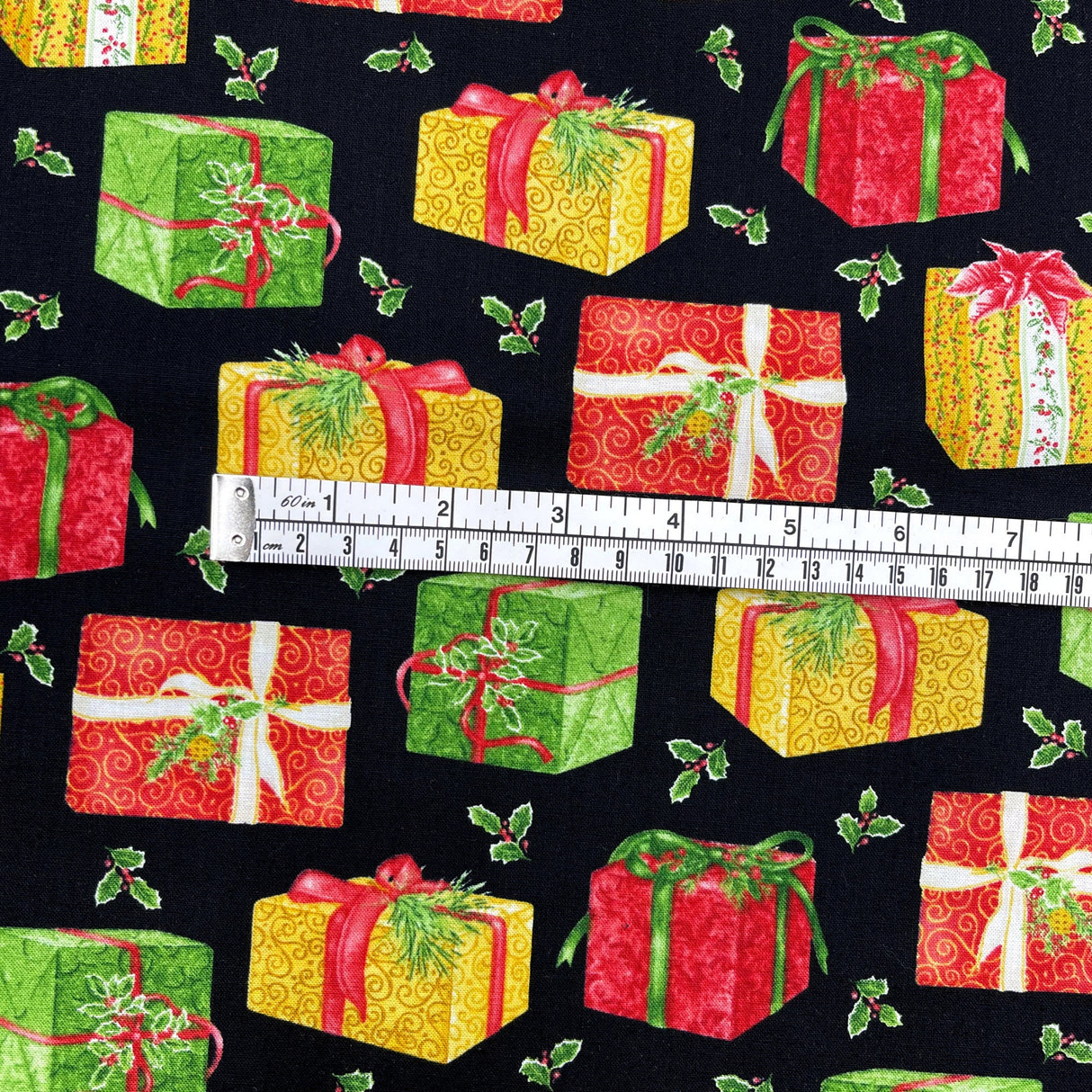 Christmas Elegance fabric 100% Cotton Quilting fabric Henry Glass HG9932-99