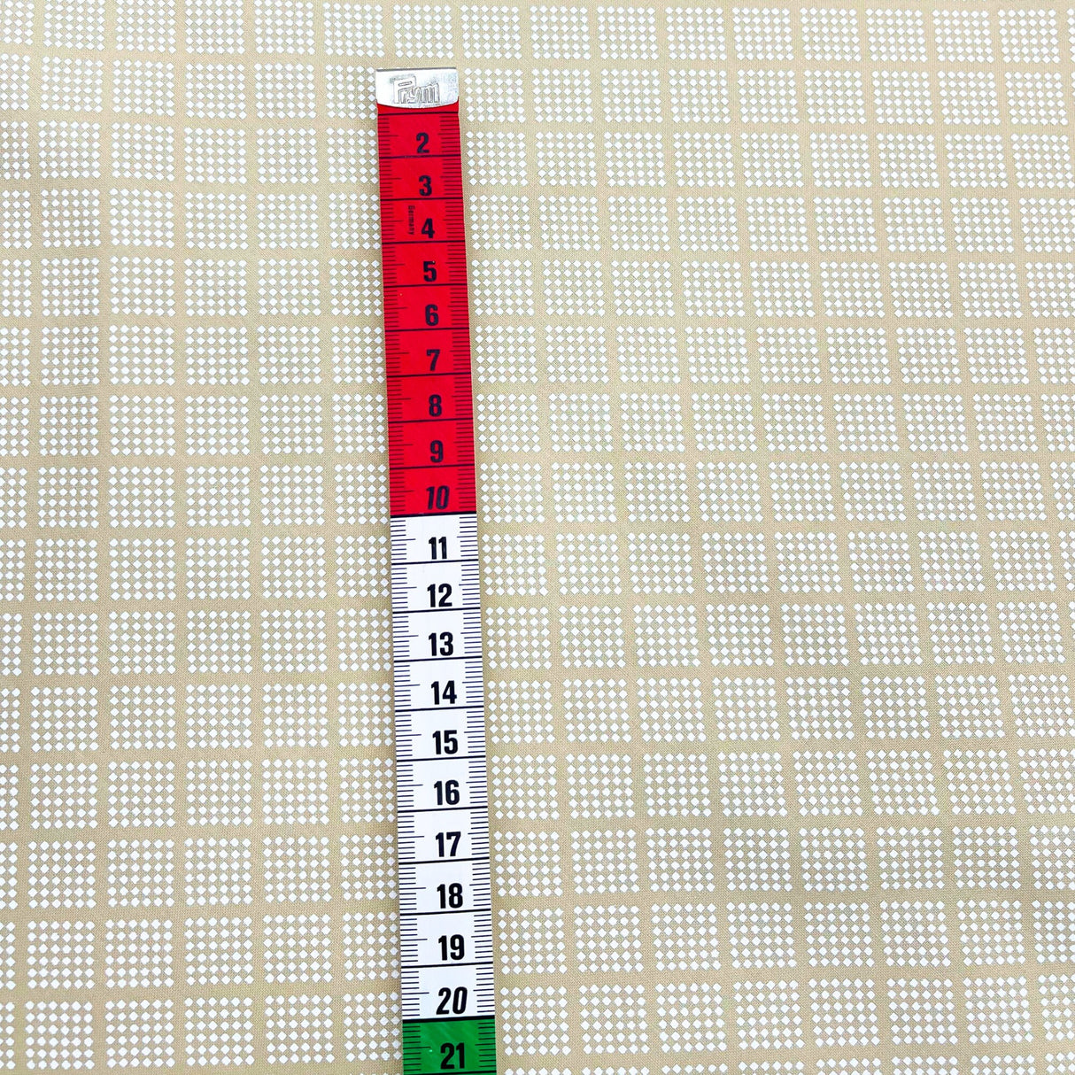 tape measure showing square size in centimetres