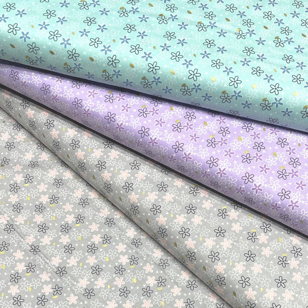 Do you Believe fabric, Gold Glitter accents Floral Pink Daisy in Cloud by Michael Miller MM7854Cloud