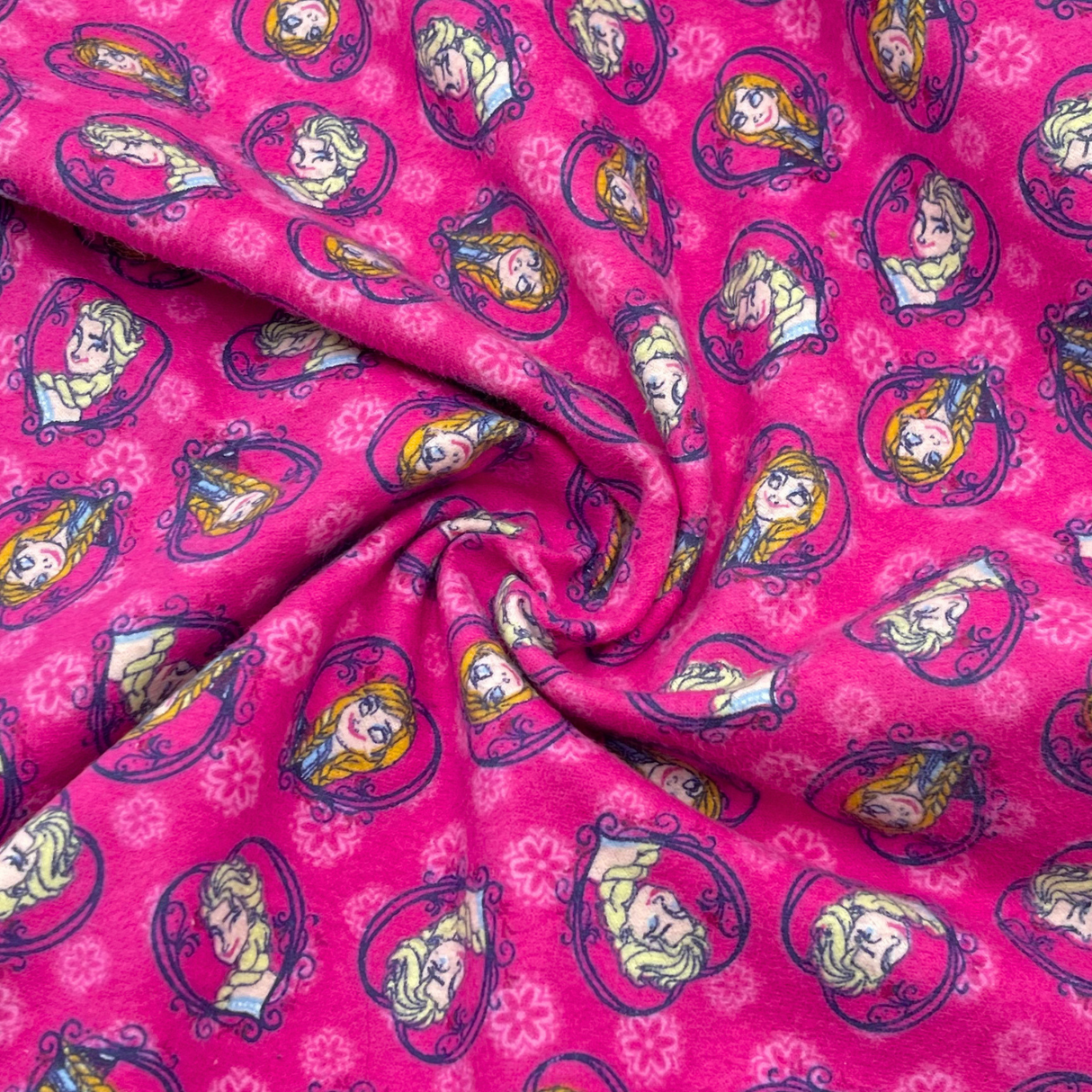 Disney Frozen Sisters Set Heart Pink - Springs Creative - Cotton Flannel Fabric - SP.51874.C470710PINK