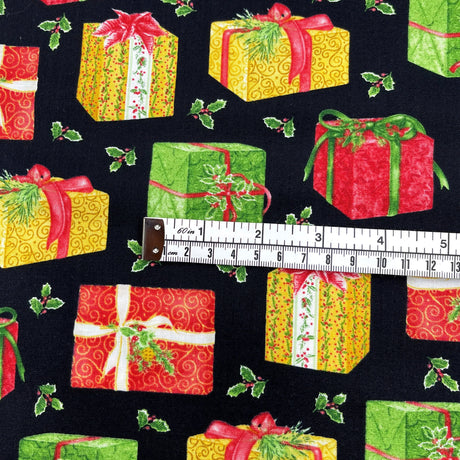 Christmas Elegance fabric 100% Cotton Quilting fabric Henry Glass HG9932-99