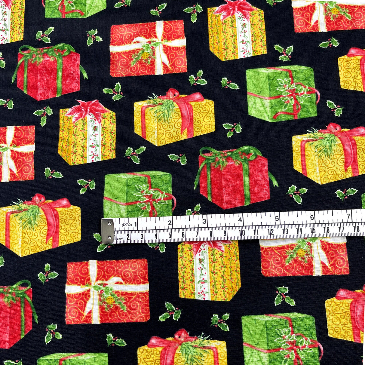 Christmas Elegance fabric 100% Cotton Quilting fabric Henry Glass HG9932-99