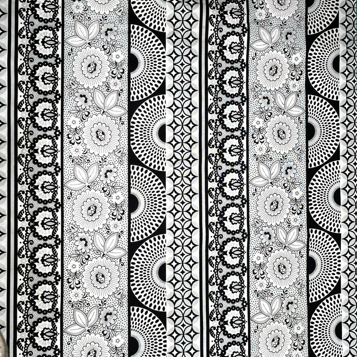 Licorice Candy Border fabric StudioE - SE3352.99