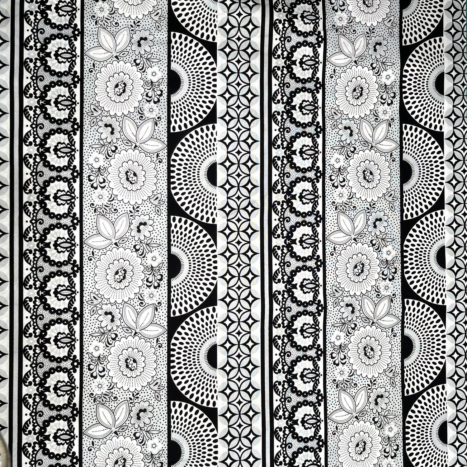 Licorice Candy Border fabric StudioE - SE3352.99