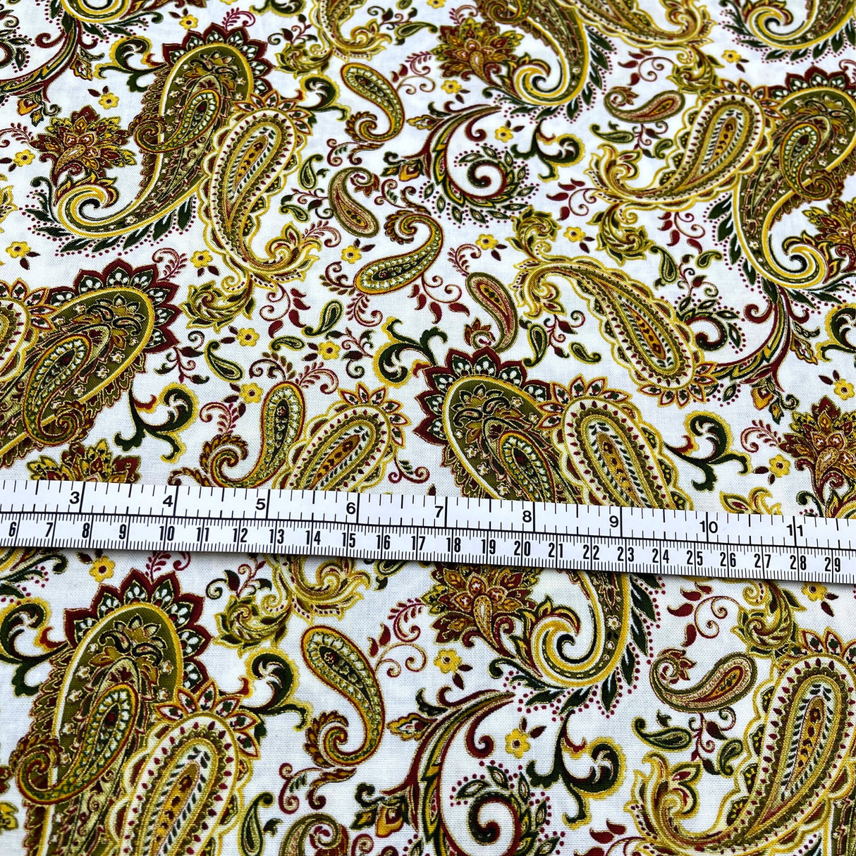 Christmas Splendor fabric, Gold metallic, Quilt, Craft, Cotton, Quilters fabric HG8321-44