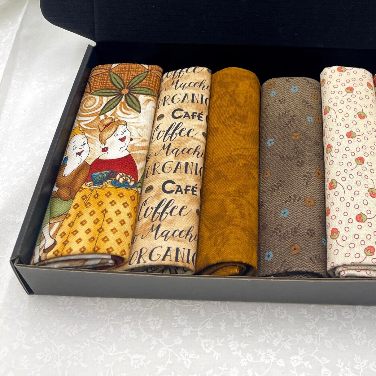 Coffee Escapes, Fat Quarter pack, Gift ideas, Pre-cut, Quilting Fabric by Henry Glass